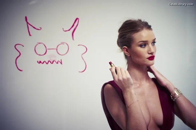 Rosie Huntington-Whiteley photo 7 of 846