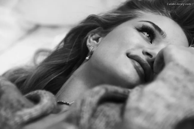 Rosie Huntington-Whiteley photo 17 of 846