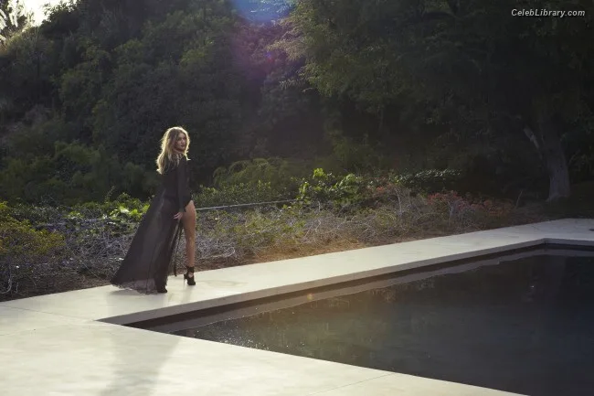 Rosie Huntington-Whiteley photo 9 of 846