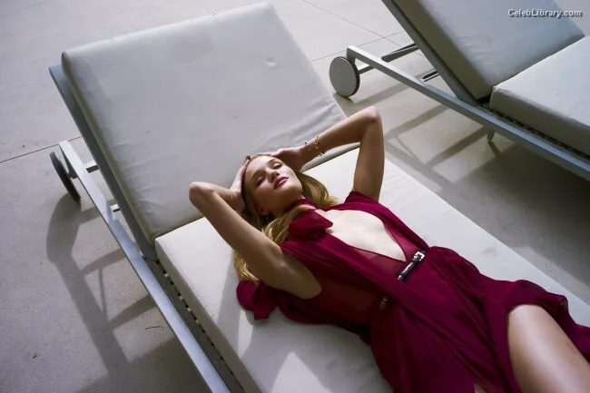 Rosie Huntington-Whiteley photo 19 of 846