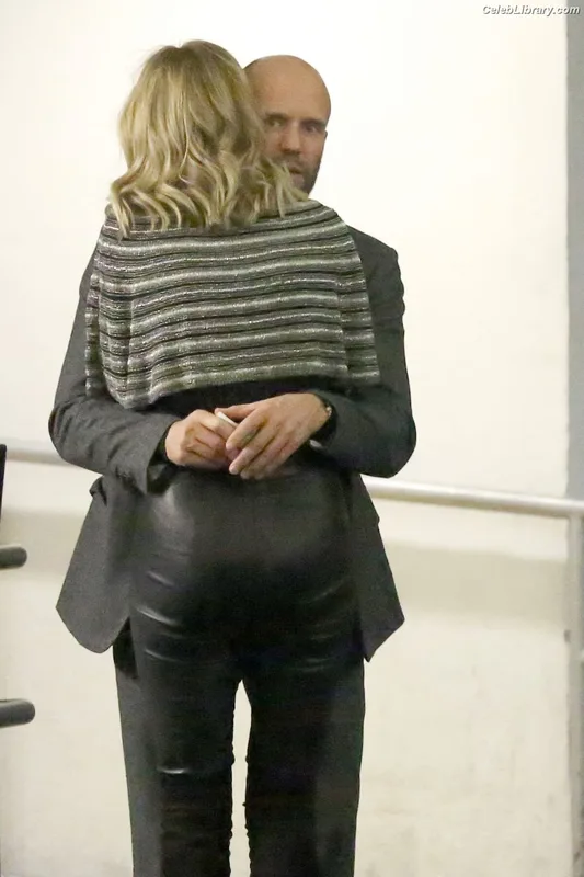 Rosie Huntington-Whiteley photo 8 of 846