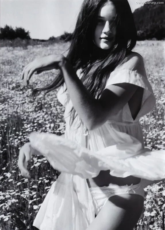 Rosie Huntington-Whiteley photo 2 of 846