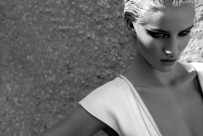 Rosie Huntington-Whiteley photo 6 of 846