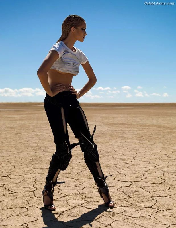 Rosie Huntington-Whiteley photo 9 of 846