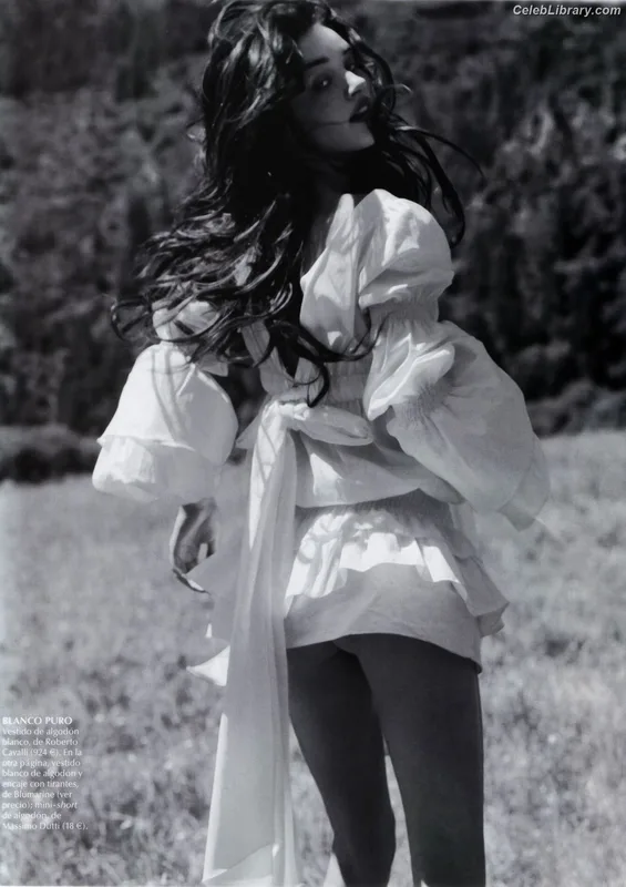Rosie Huntington-Whiteley photo 23 of 846
