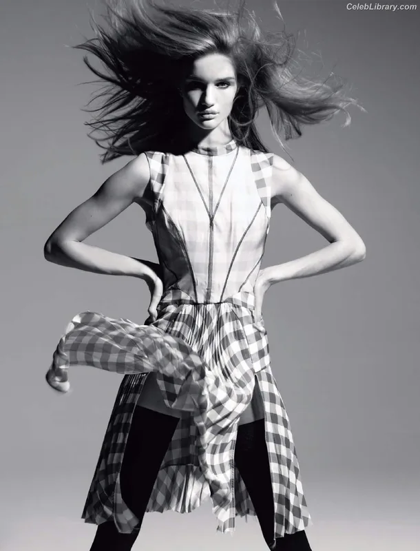 Rosie Huntington-Whiteley photo 24 of 846