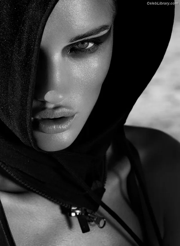 Rosie Huntington-Whiteley photo 10 of 846