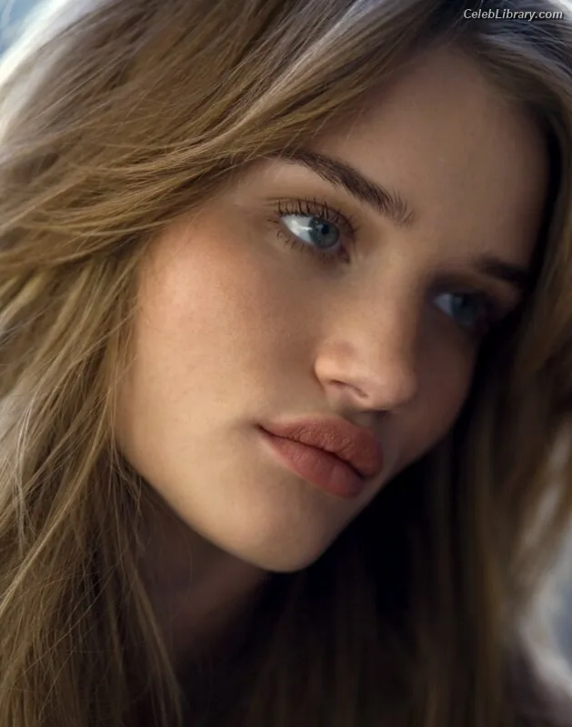 Rosie Huntington-Whiteley photo 16 of 846