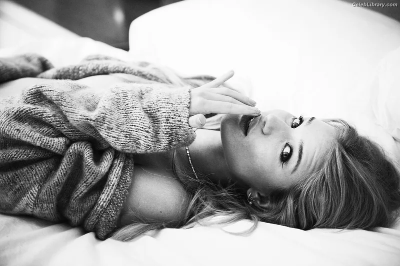 Rosie Huntington-Whiteley photo 20 of 846