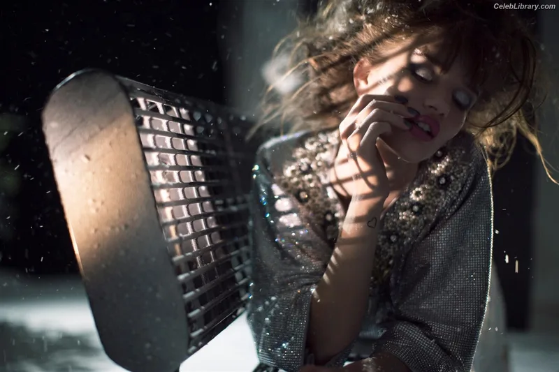 Rosie Huntington-Whiteley photo 13 of 846