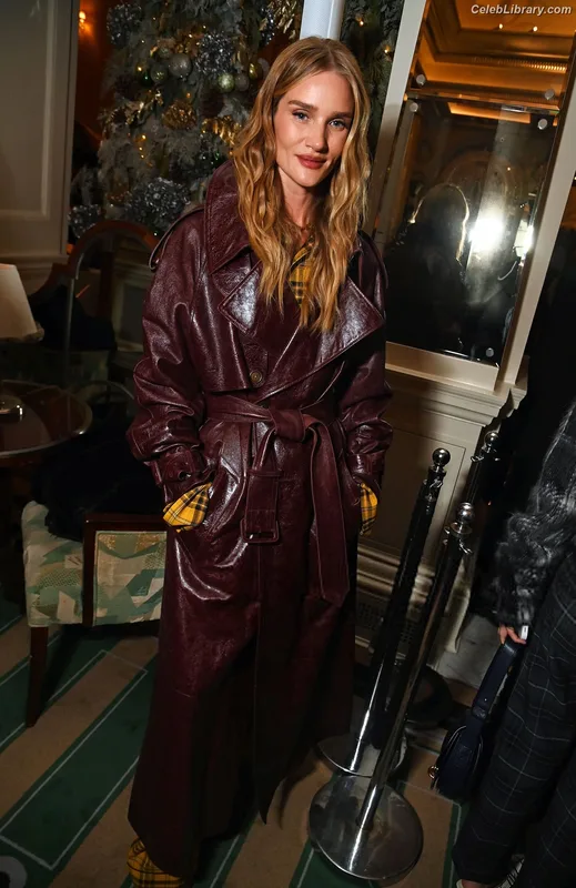 Rosie Huntington-Whiteley photo 23 of 846