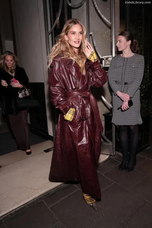 Rosie Huntington-Whiteley photo 3 of 846