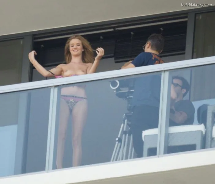 Rosie Huntington-Whiteley photo 7 of 846