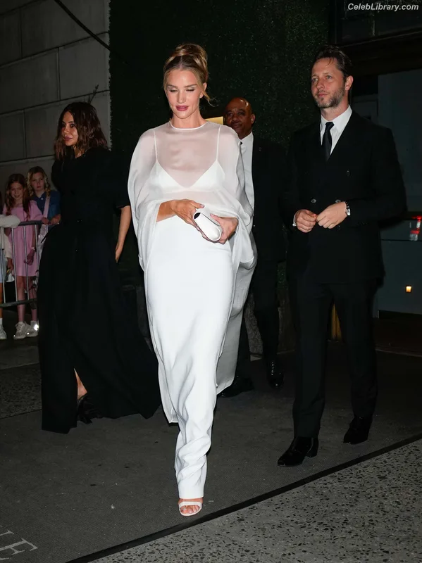 Rosie Huntington-Whiteley photo 14 of 846