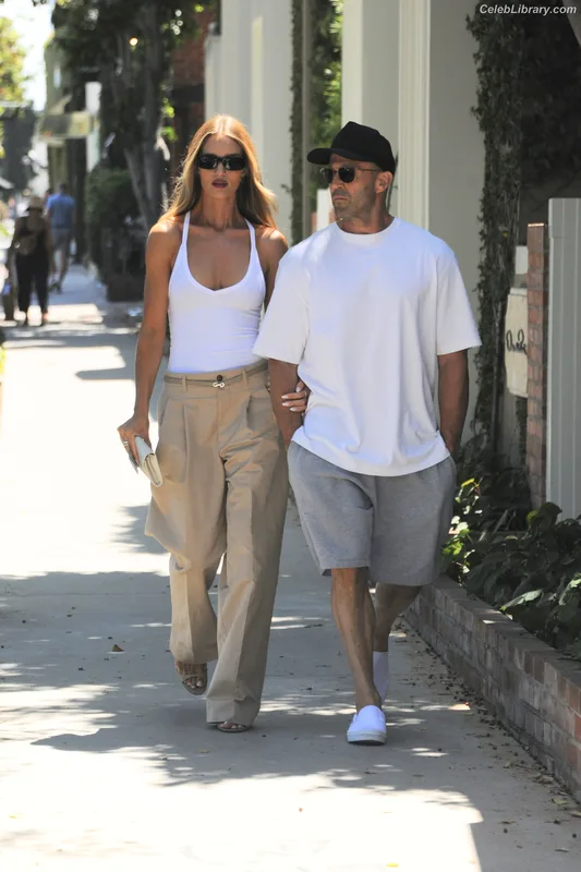 Rosie Huntington-Whiteley photo 8 of 846