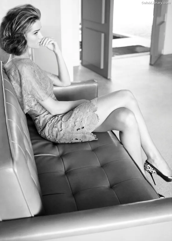 Rosie Huntington-Whiteley photo 12 of 846