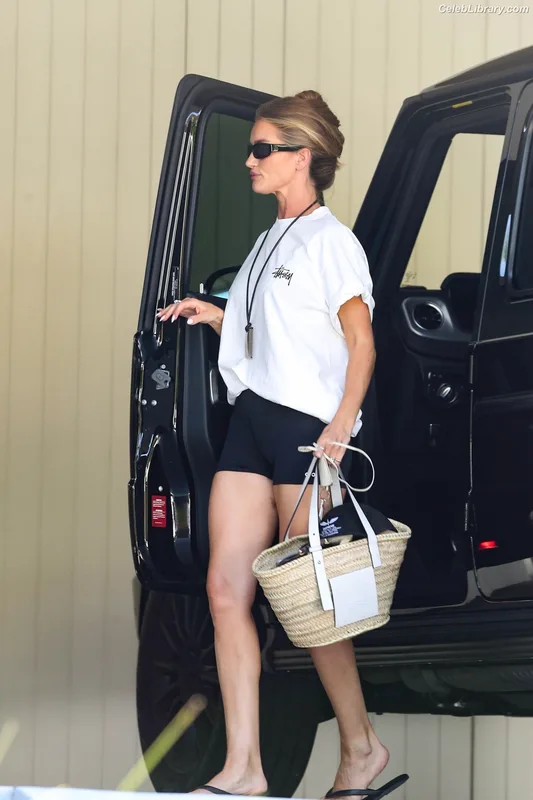Rosie Huntington-Whiteley photo 21 of 846