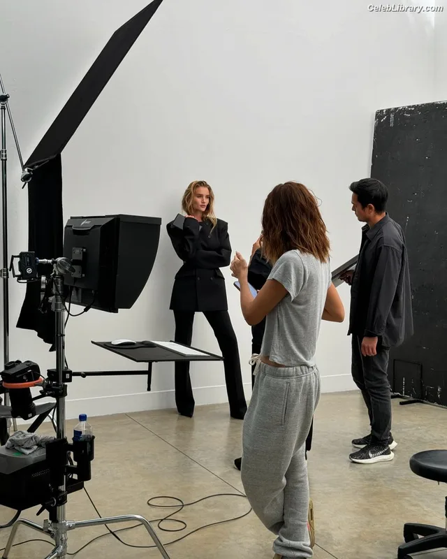 Rosie Huntington-Whiteley photo 9 of 846
