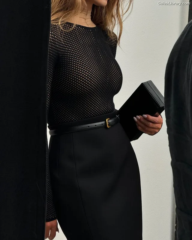 Rosie Huntington-Whiteley photo 12 of 846