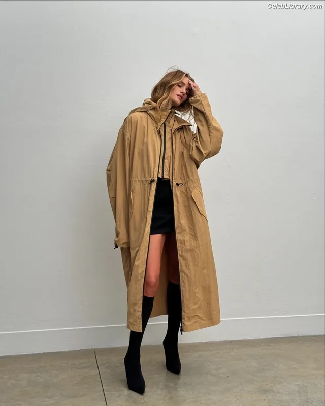 Rosie Huntington-Whiteley photo 13 of 846