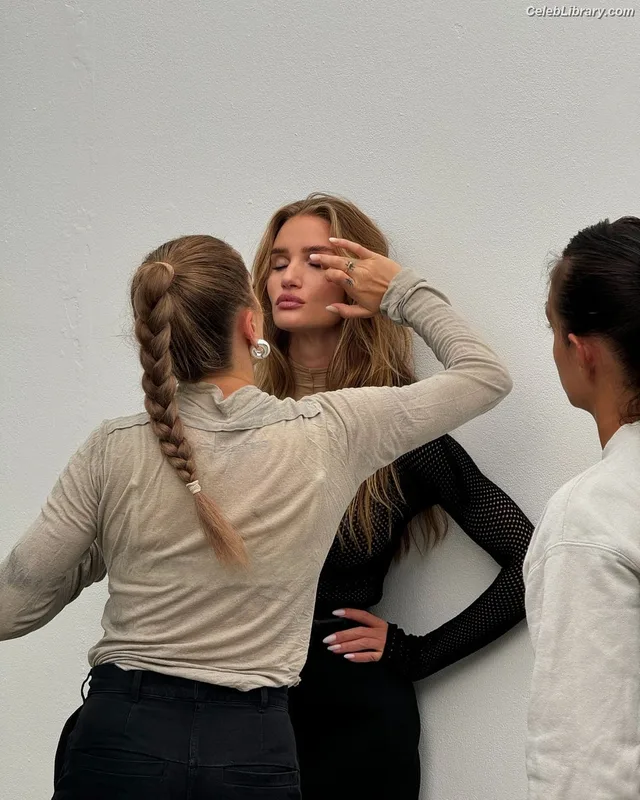 Rosie Huntington-Whiteley photo 14 of 846