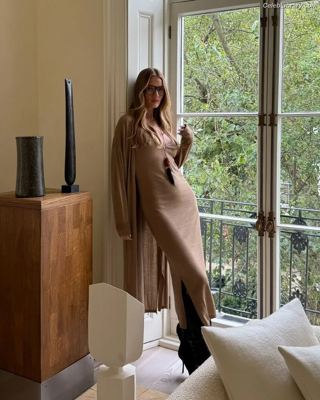 Rosie Huntington-Whiteley photo 23 of 846