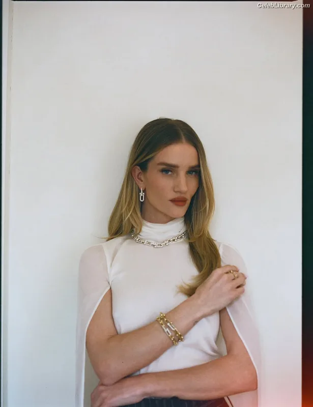 Rosie Huntington-Whiteley photo 8 of 846