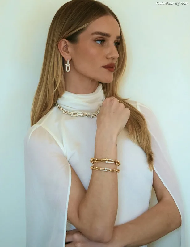 Rosie Huntington-Whiteley photo 11 of 846