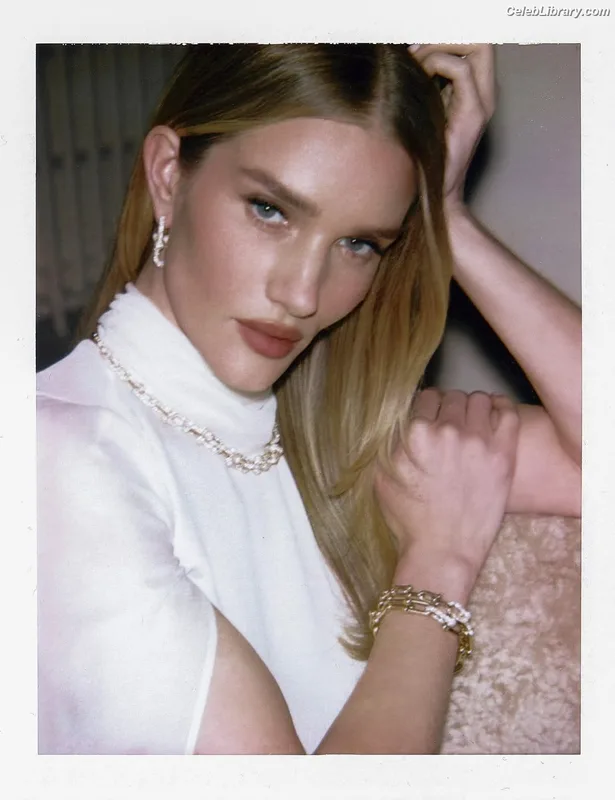 Rosie Huntington-Whiteley photo 12 of 846