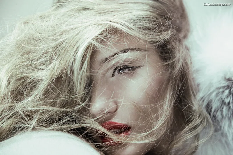Rosie Huntington-Whiteley photo 24 of 846