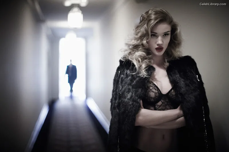 Rosie Huntington-Whiteley photo 1 of 846