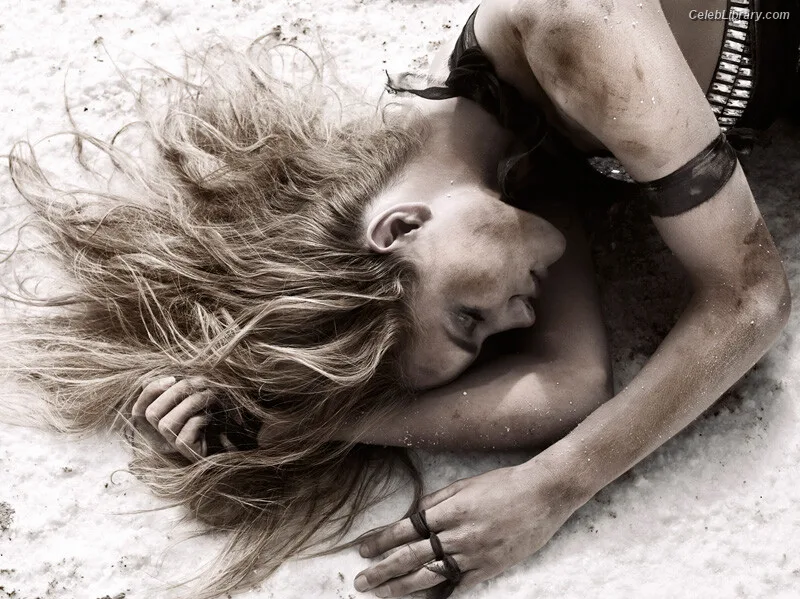 Rosie Huntington-Whiteley photo 2 of 846