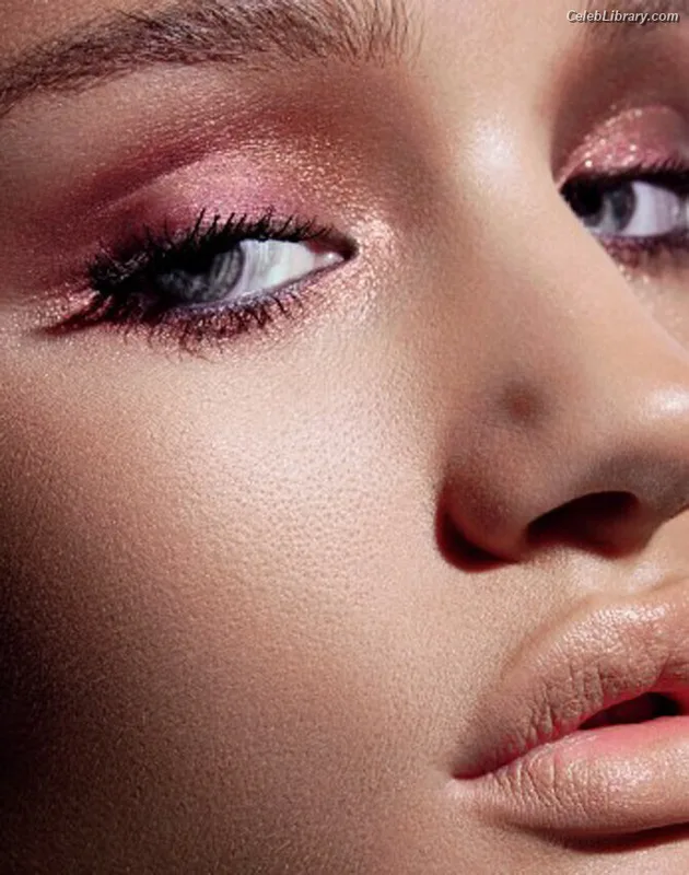 Rosie Huntington-Whiteley photo 9 of 846