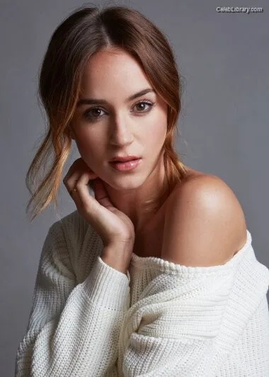Rosie Jones photo 19 of 3140