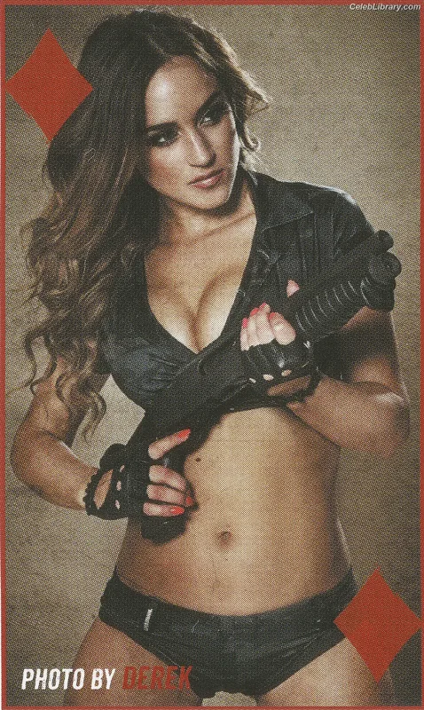 Rosie Jones photo 2 of 3140
