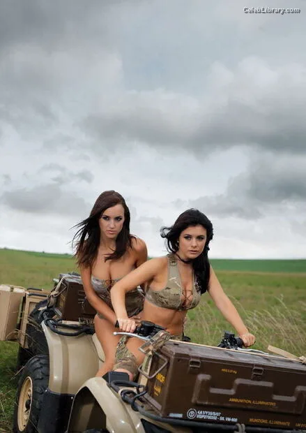 Rosie Jones photo 1 of 3140