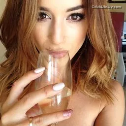Rosie Jones photo 11 of 3140
