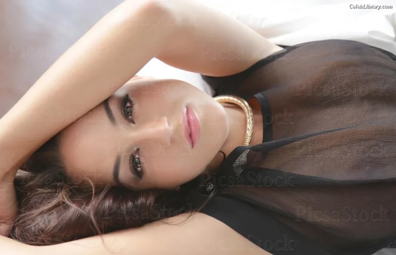 Rosie Jones photo 14 of 3140