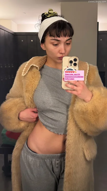 Rowan Blanchard photo 8 of 753