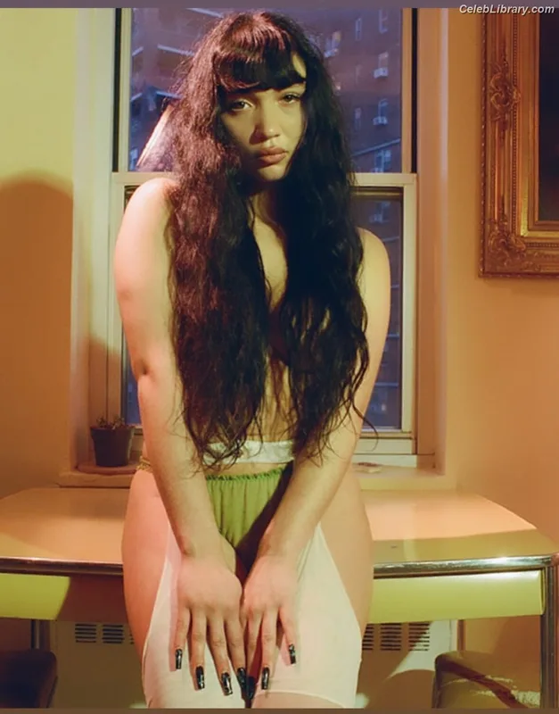 Rowan Blanchard photo 9 of 753