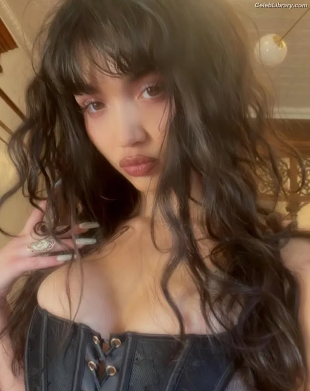 Rowan Blanchard photo 1 of 753