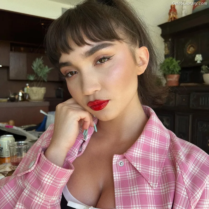 Rowan Blanchard photo 7 of 753