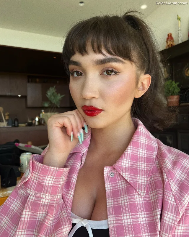 Rowan Blanchard photo 8 of 753