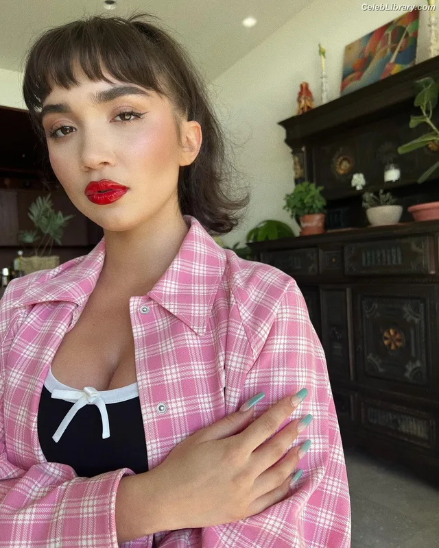 Rowan Blanchard photo 12 of 753