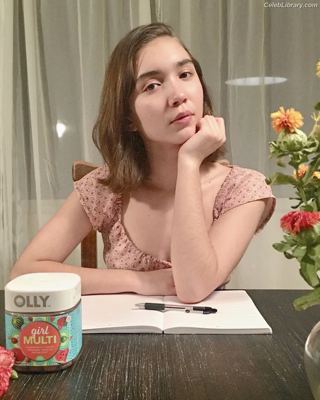 Rowan Blanchard photo 10 of 753