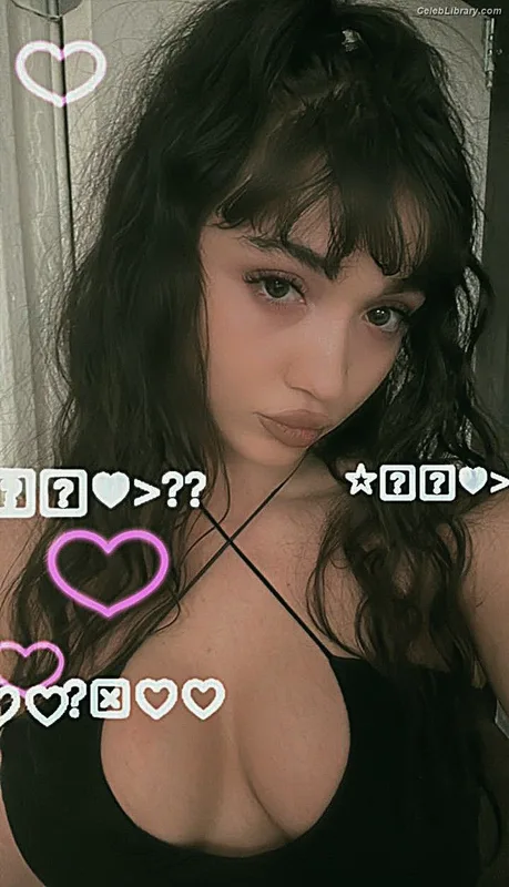 Rowan Blanchard photo 13 of 753