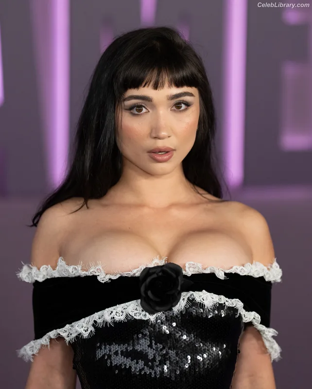 Rowan Blanchard photo 4 of 753