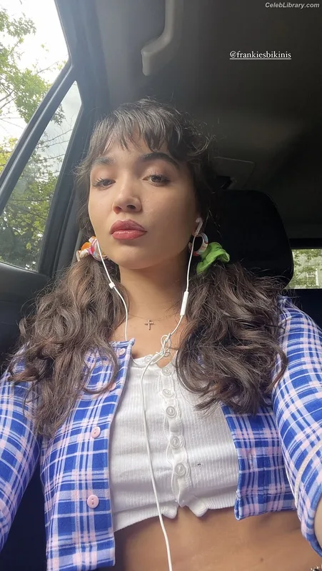 Rowan Blanchard photo 10 of 753