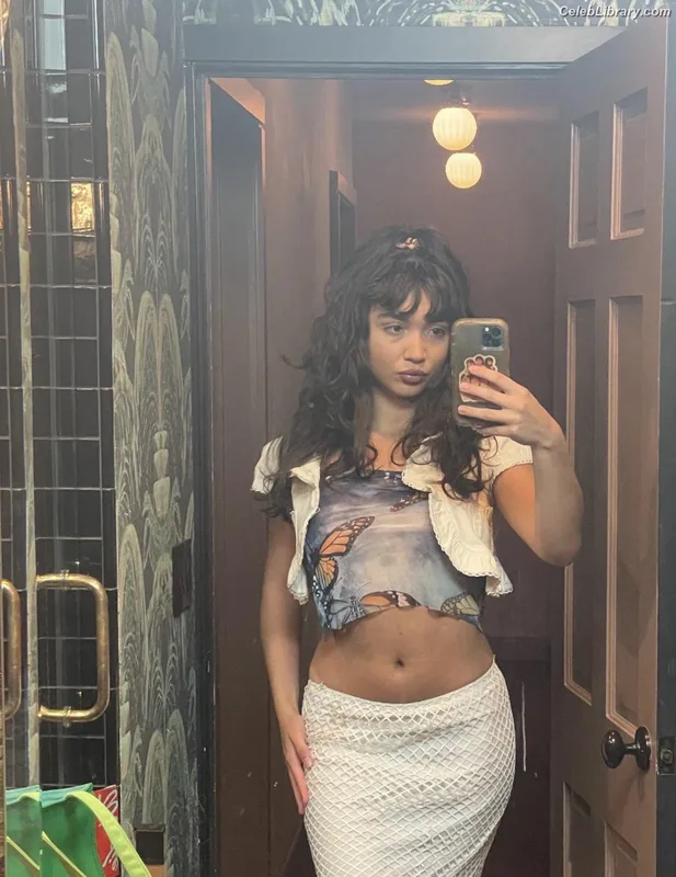 Rowan Blanchard photo 10 of 753