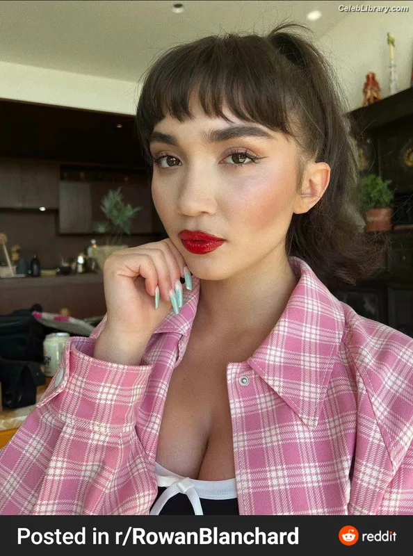 Rowan Blanchard photo 17 of 753